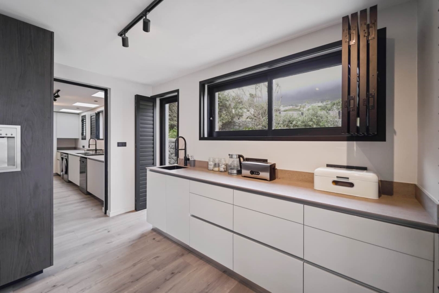 5 Bedroom Property for Sale in Bakoven Western Cape